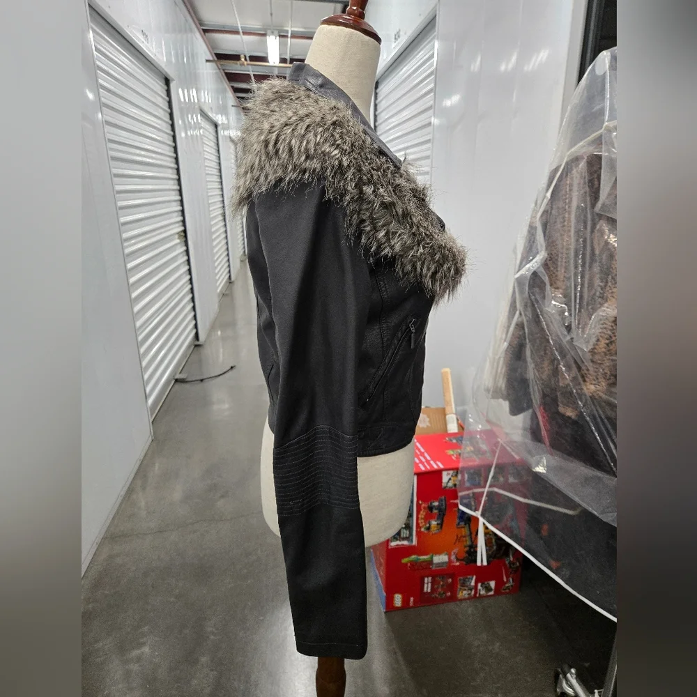 Romeo & Juliet Couture Black Faux Leather Moto Jacket W/ Faux Fur Collar Sz Smal - Picture 4 of 9